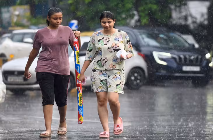Bihar Weather Today: बिहार के 12 जिलों में आज बारिश का अलर्ट, 5 जिलों में ऑरेंज अलर्ट; तेज हवा और ठनका का खतरा