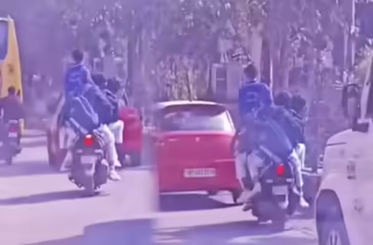 एक स्कूटी पर 6 सवार! बच्चे की खतरनाक हरकत कैमरे में कैद, सोशल मीडिया पर भड़के लोग