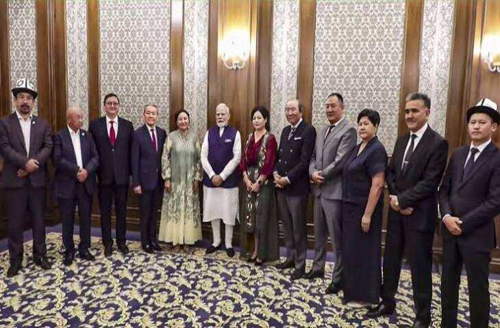 बिश्केक पहुंचे पीएम मोदी, फुटेज में देंखे महात्मा गांधी को दी श्रद्धांजलि; SCO समिट में शी जिनपिंग-पुतिन से होगी मुलाकात