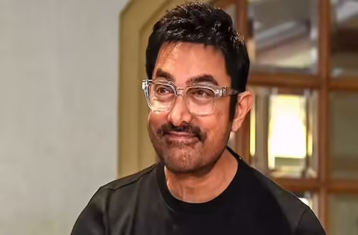 कार से लैपटॉप लेकर उतरे Aamir Khan, लोगों को लगा काम कर रहे हैं, लेकिन स्क्रीन देखते ही उड़ गए फैन्स के होश&nbsp;