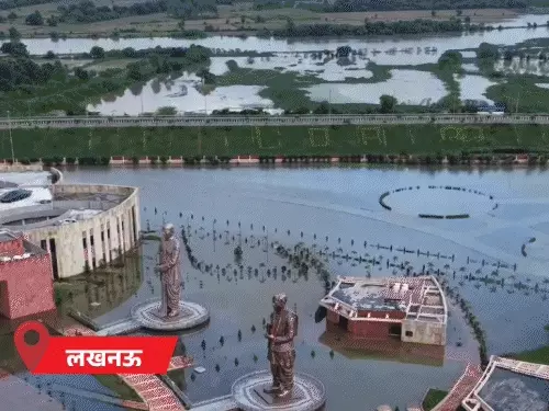 यूपी में 80 घंटे की बारिश से बिगड़े हालात, शहर से गांव तक जलभराव; बाराबंकी में पुरानी मस्जिद बही