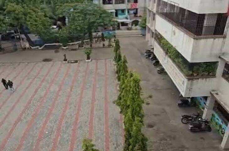 स्कूल की छत पर करंट लगने से 9वीं के छात्र की दर्दनाक मौत, फुटेज में जाने सरकारी लापरवाही पर उठे सवाल; पीटी टीचर बर्खास्त