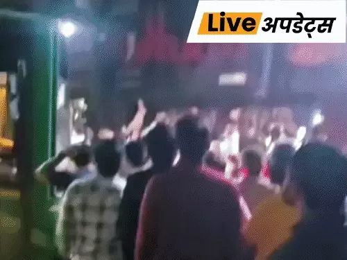 BREAKING:Delhi Fire News: मौजपुर के रेस्टोरेंट की रसोई में लगी आग, जान बचाने के लिए पहली मंजिल से कूदे लोग