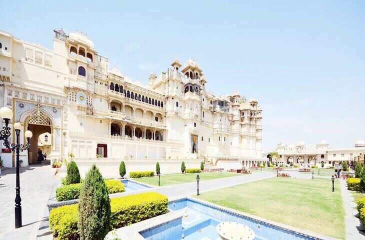 राजस्थान का गौरव! 400 सालों में 22 सिसोदिया शासकों ने रचा उदयपुर सिटी पैलेस का इतिहास, वीडियो में देखे इसकी अनसुनी कहानी&nbsp;