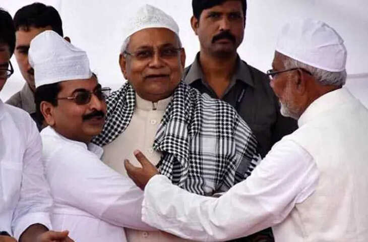 बिहार में ईद की धूम, पटना के गांधी मैदान में अदा की गई विशेष नमाज