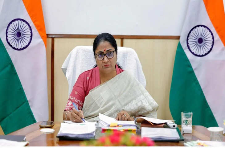 दिल्ली में पेड़ संरक्षण कानून को लेकर सख्ती के संकेत, मुख्यमंत्री रेखा गुप्ता ने हरित संपदा बचाने पर दिया जोर