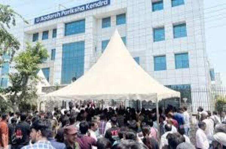 Meerut News: CITS प्रवेश परीक्षा में तकनीकी खामी से हंगामा, छात्रों ने जताया विरोध