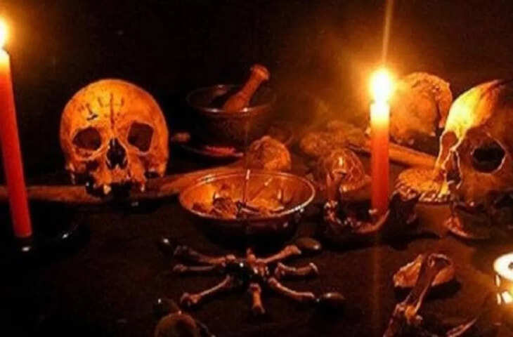 हरदोई में ढोंगी बाबा की हैवानियत का वीडियो वायरल, भूत भगाने के नाम पर किशोरी से मारपीट