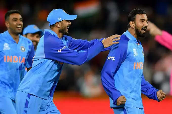 IND vs BAN: Roar बने विराट ने रोहित को उठाया गोद में, तो ‘फ्लाइंग जट’ रूप में दिखे अर्शदीप, बांग्लादेश को रौंदकर टीम इंडिया ने मनाया खतरनाक जश्न, देखें VIDEO