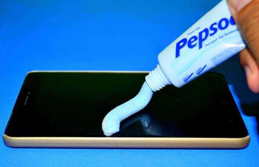 Your Smartphones Screen Cracked Fix It With Toothpaste Like This In Minutes There Will Be A