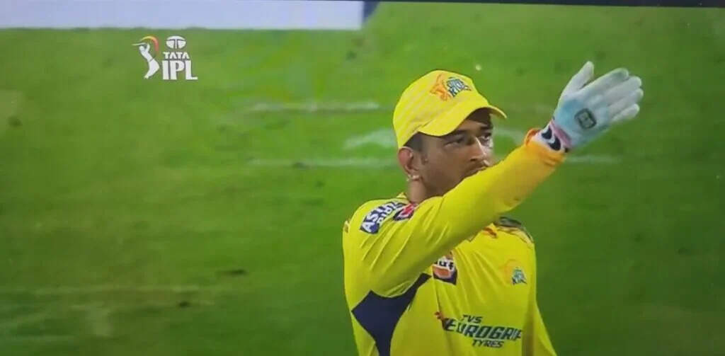 IPL 2022 CSK vs SRH: MS Dhoni ऑन फील्ड मुकेश चौधरी पर जमकर हुए गुस्सा, फिर समझा दी आंखों से ही सारी बात, देखें VIDEO