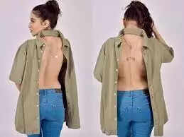  Urfi Javed के नये लुक आंखों के नीचे काले घेरे, चिपके बाल और फुल ड्रेस में उड़ा दिये फैंस के होश