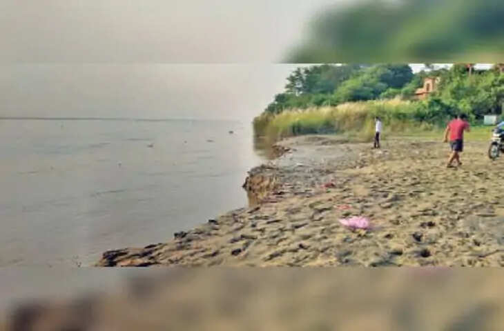 Chapra &nbsp;करिवा बाबा मंदिर घाट सबसे खतरनाक : सरयू नदी में पानी अधिक होने से घाट संकरा, सावधानी बरतनी है