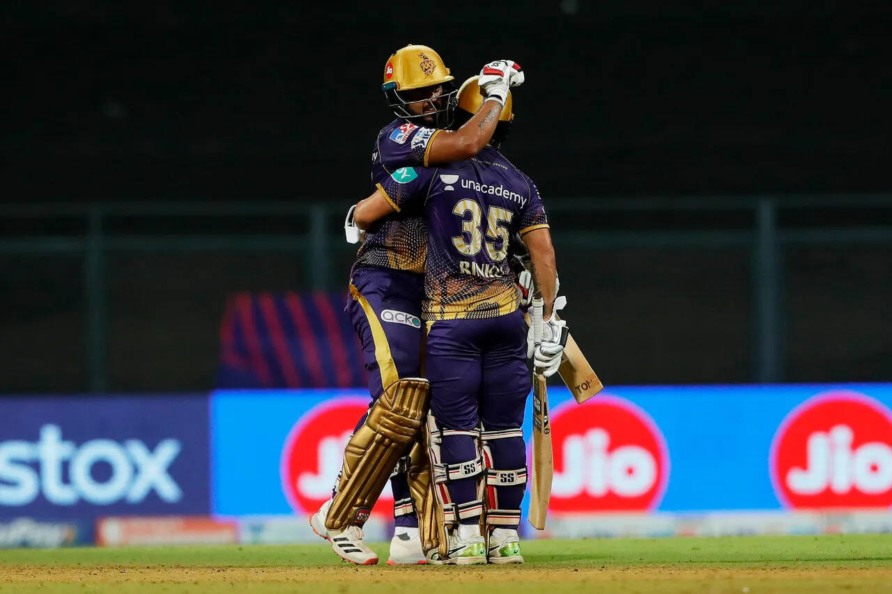IPL 2022 RR vs KKR: ‘ये अंपायर बेइमान है..’ सोशल मीडिया पर फैंस ने लगाई राजस्थान रॉयल्स की हार के बाद अंपायर की क्लास