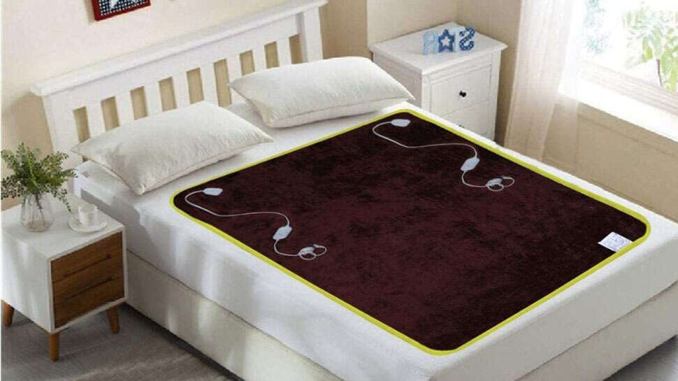 This Bed Sheet Gets Hot As Soon As You Lay On The Bed, Even Without