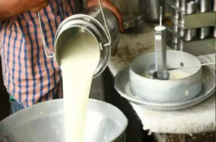 Jaipur 5/लीटर अधिक देकर निजी डेयरियां खरीद रही हैं सरस पशुपालकों से दूध